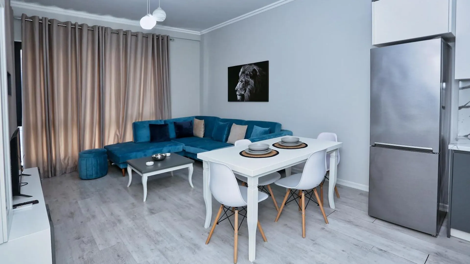 Luxury Apartment Square 21Tirana 0*, Tirana