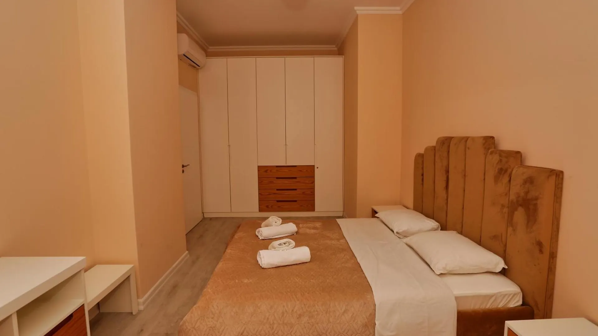 Luxury Apartment Square 21Tirana 0*, Tirana